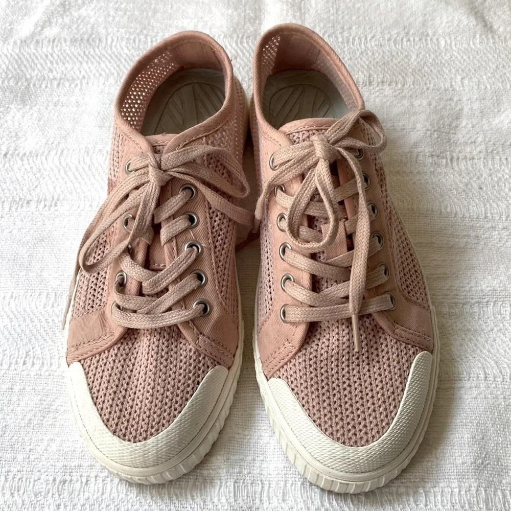 •Tretorn• Mesh Sneakers, Size 37